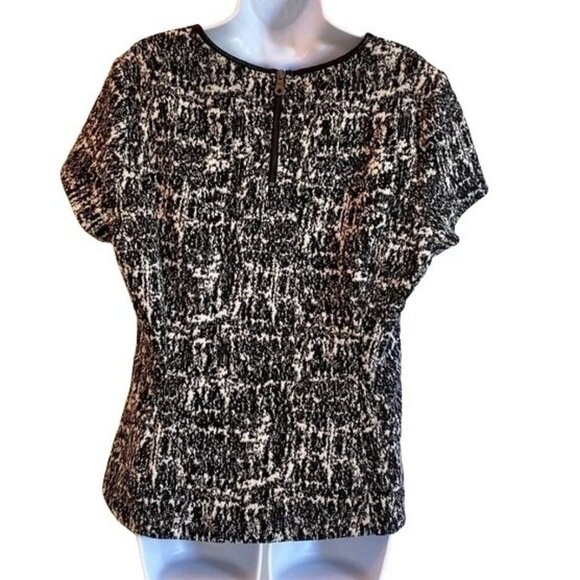 Liz Claiborne Short Sleeve Black and White Top with Faux Leather Large - Picture 2 of 6